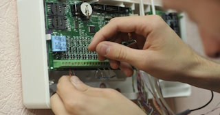 Монтаж аварийных сигнализаций от 3110 руб. в Нижневартовске